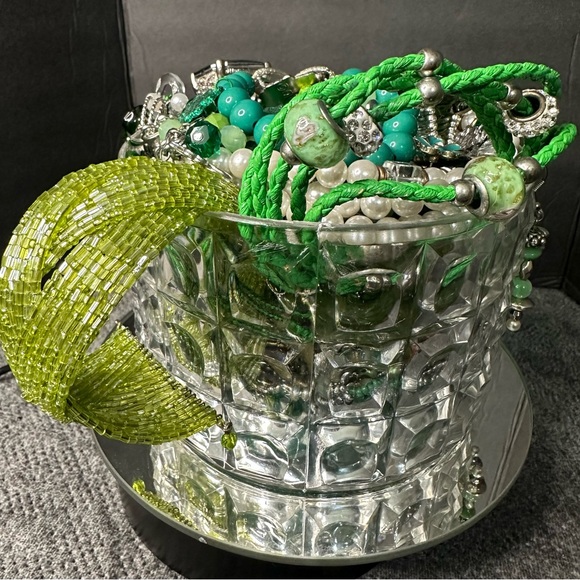 🍀 Irish Green & Silver Mystery Jewelry Jar 🍀 - Picture 4 of 9